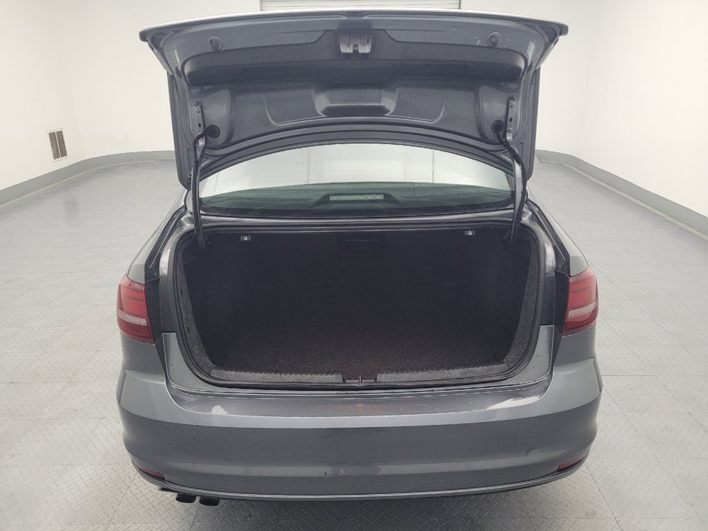 Used 2017 Volkswagen Jetta SEL FWD image 29