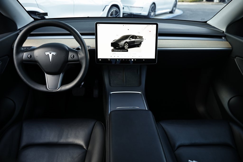 Used 2022 Tesla Model Y Long Range image 24