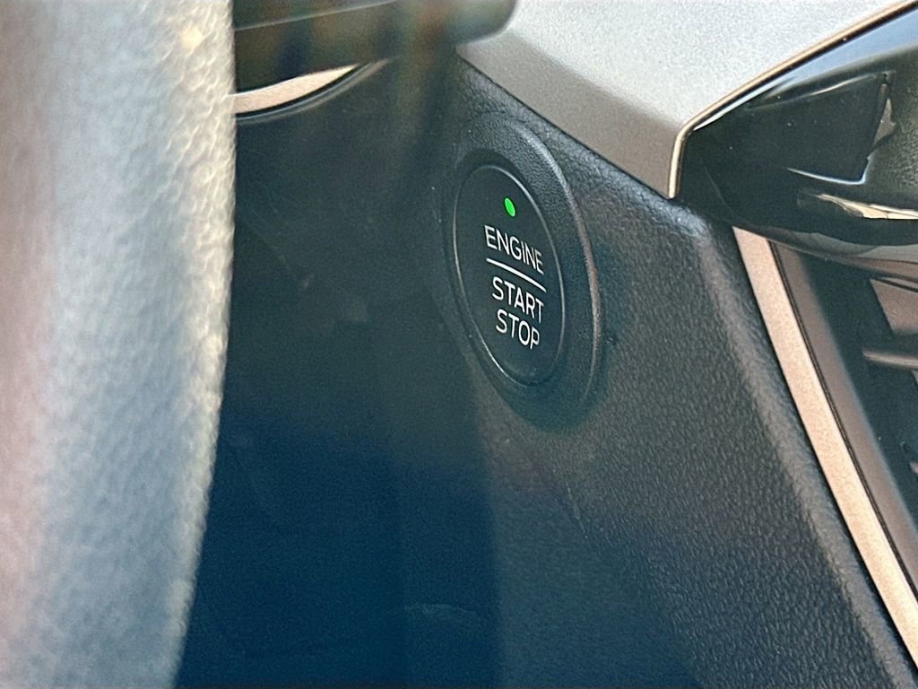 Used 2022 Ford Escape SE image 19