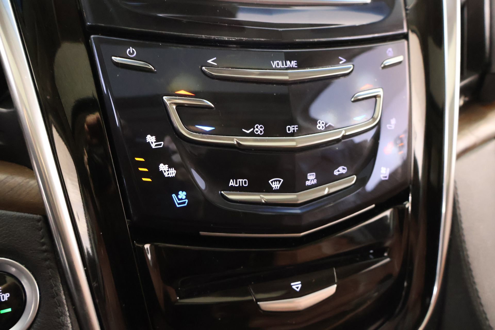 Used 2017 Cadillac Escalade Premium Luxury AWD/4WD image 8