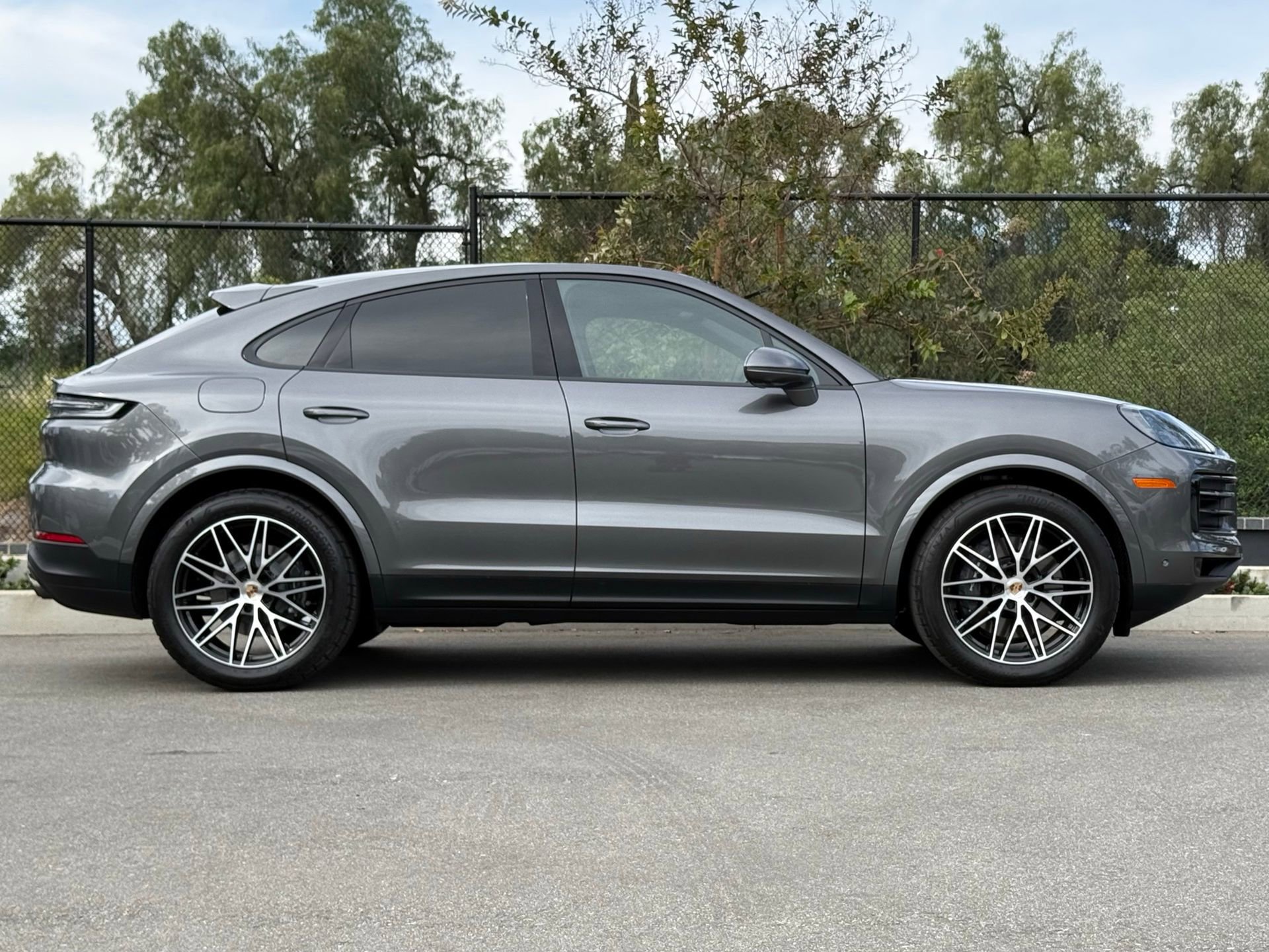 Used 2025 Porsche Cayenne Coupe image 8