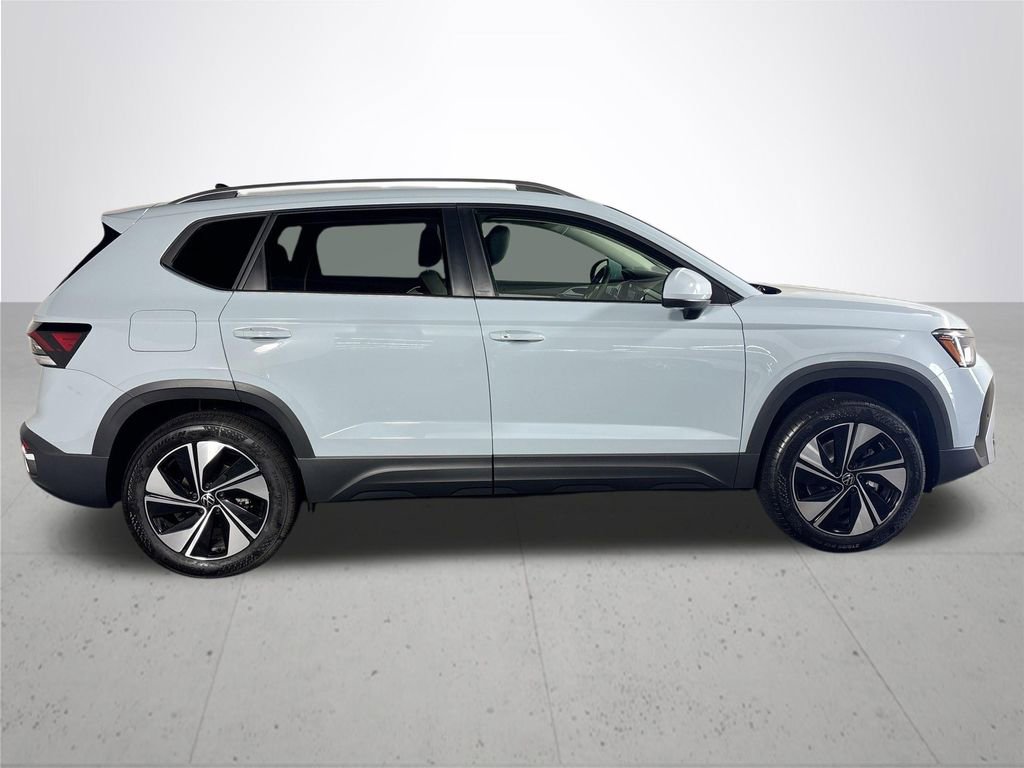 New 2025 Volkswagen Taos SE image 5