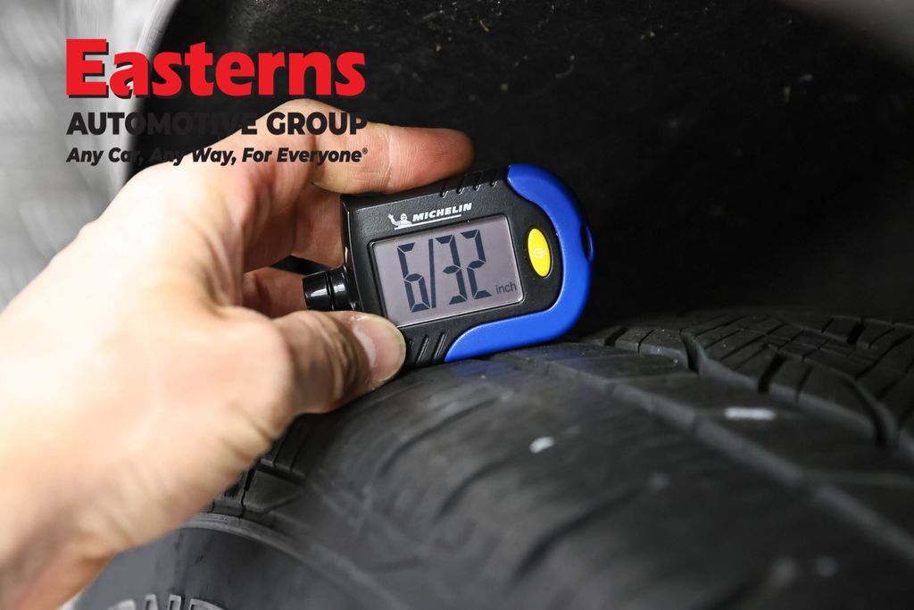 Used 2021 Buick Enclave Essence w/ Sport Touring Edition image 28