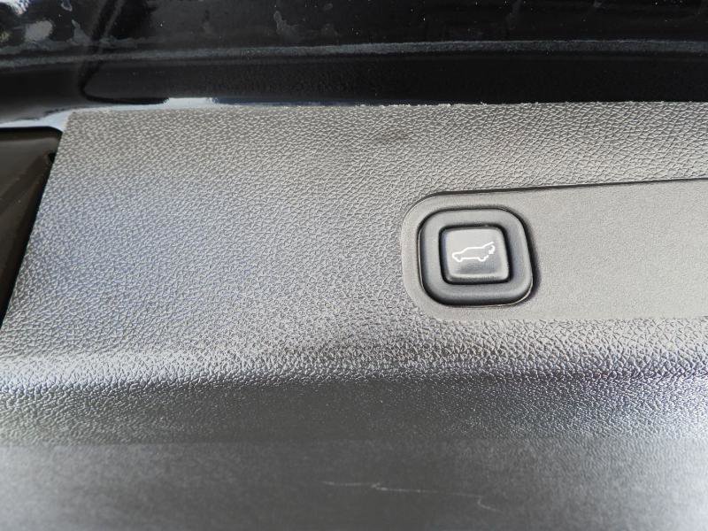 Used 2013 Cadillac Escalade Luxury image 36