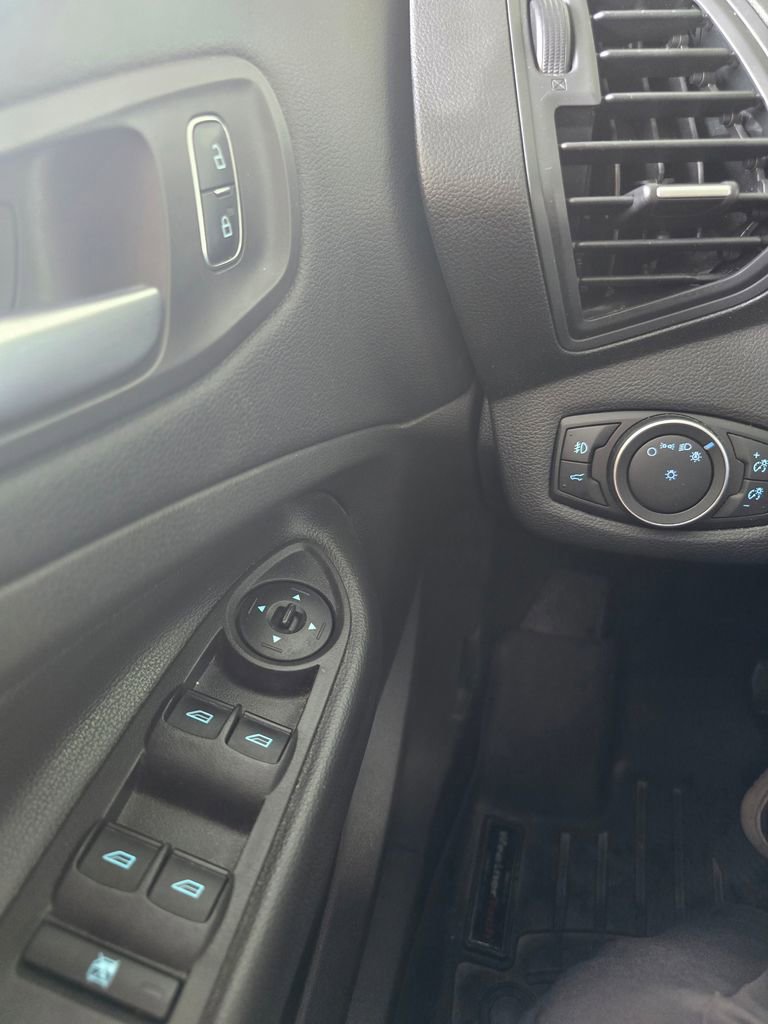 Used 2017 Ford Escape SE image 20