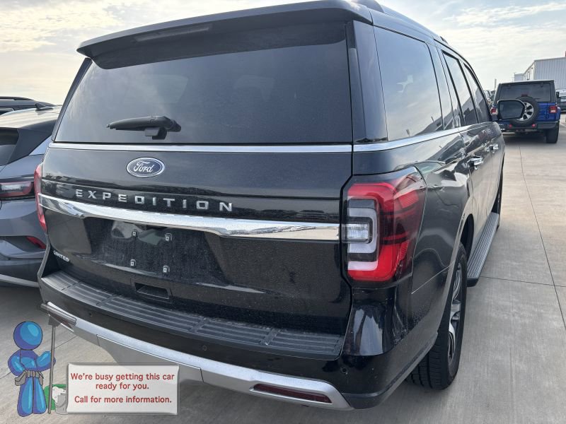 Used 2024 Ford Expedition Limited image 3
