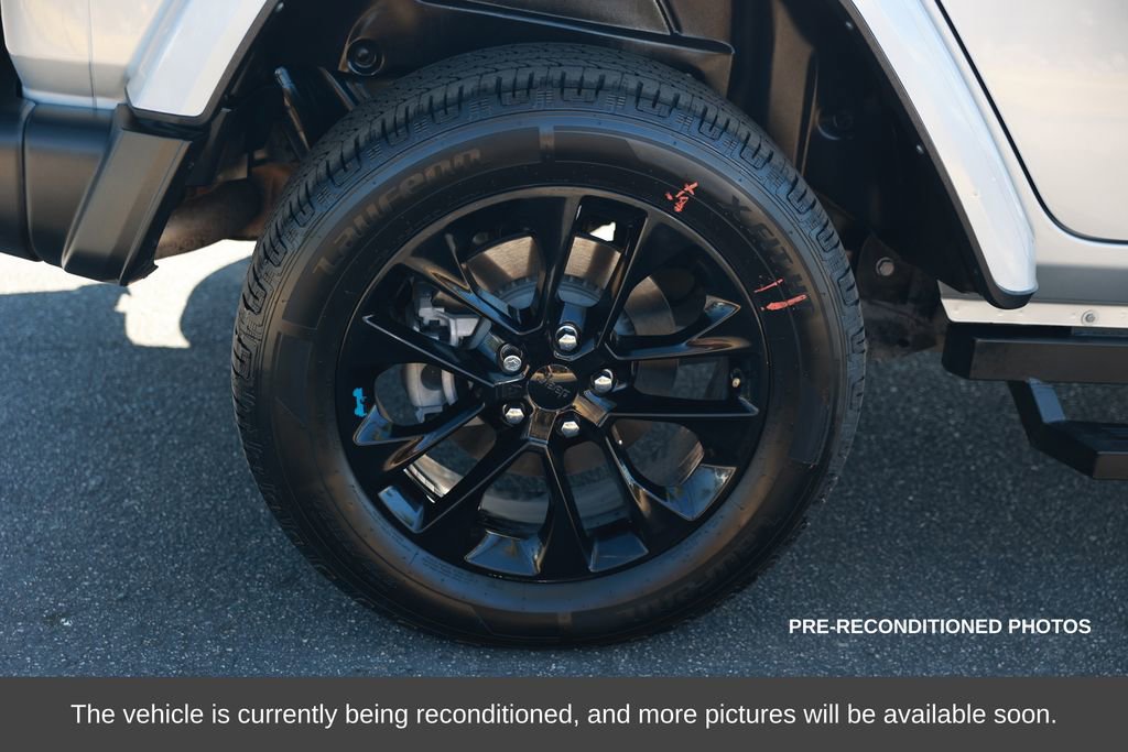Used 2022 Jeep Wrangler Unlimited Sahara image 9