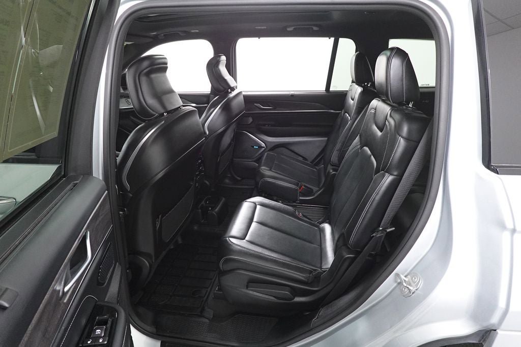 Used 2021 Jeep Grand Cherokee L Overland w/ Luxury Tech Group IV image 24