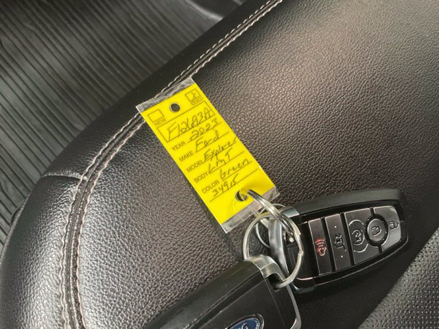 Used 2023 Ford Explorer Limited w/ Equipment Group 301A AWD/4WD image 17