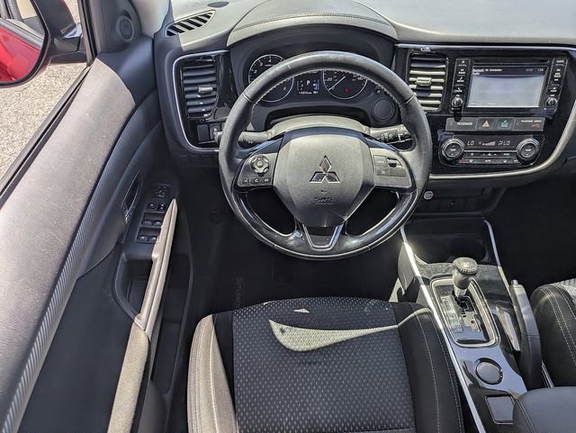 Used 2017 Mitsubishi Outlander ES image 16
