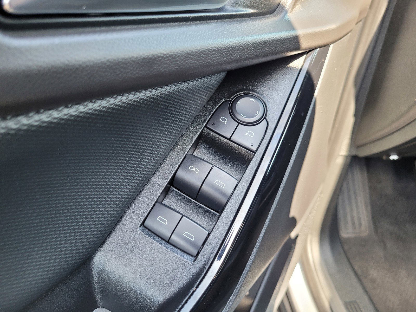 Used 2025 Chevrolet Equinox LT image 26