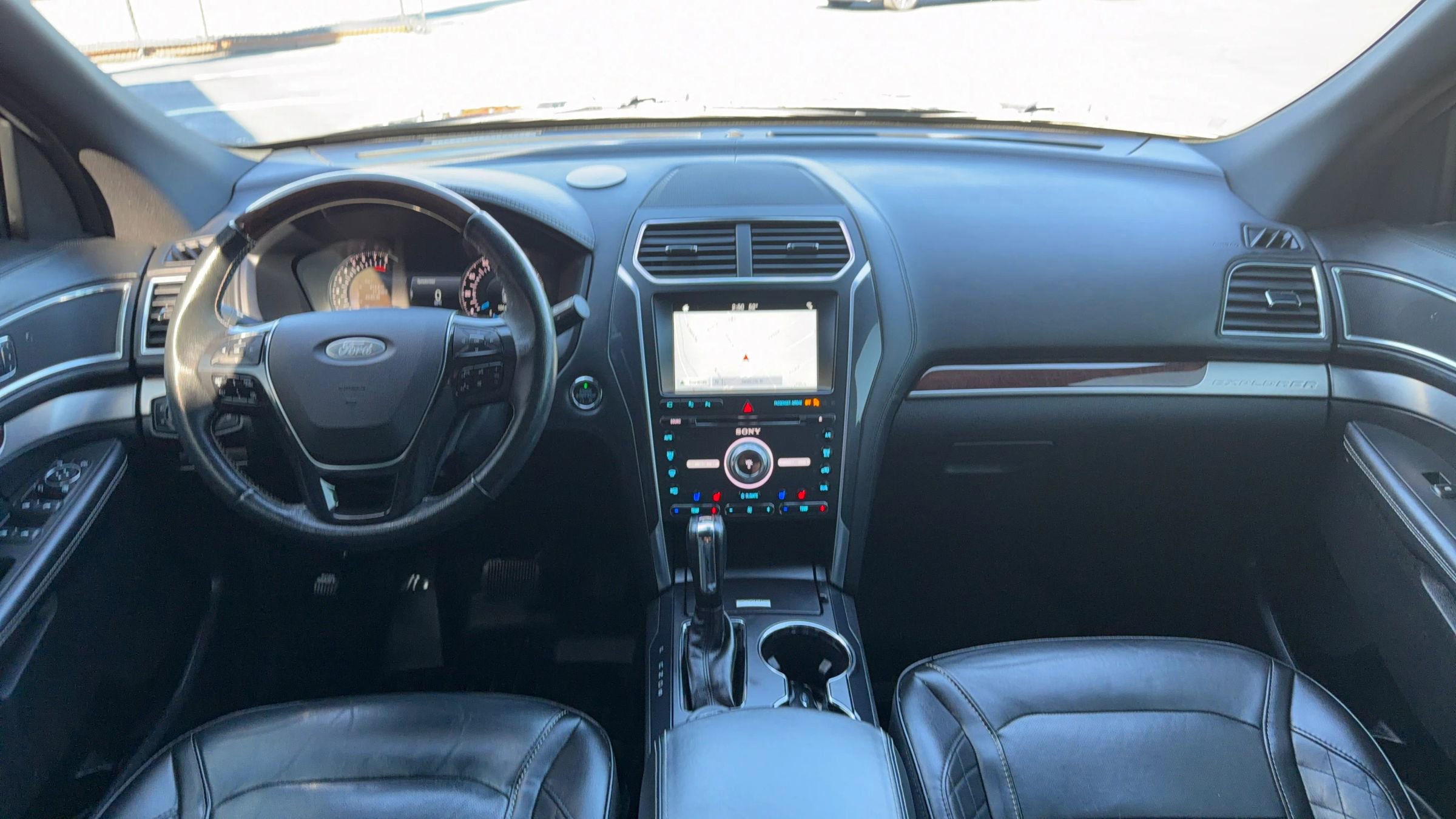 Used 2017 Ford Explorer Platinum image 11
