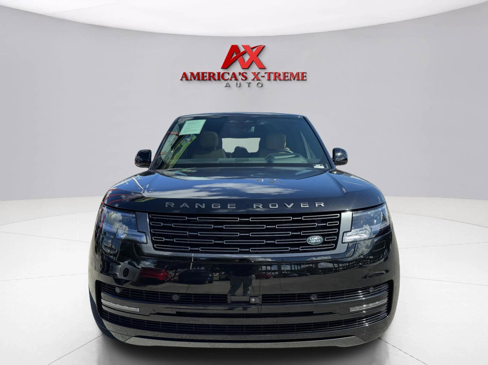 Used 2025 Land Rover Range Rover Long Wheelbase SE AWD/4WD image 9