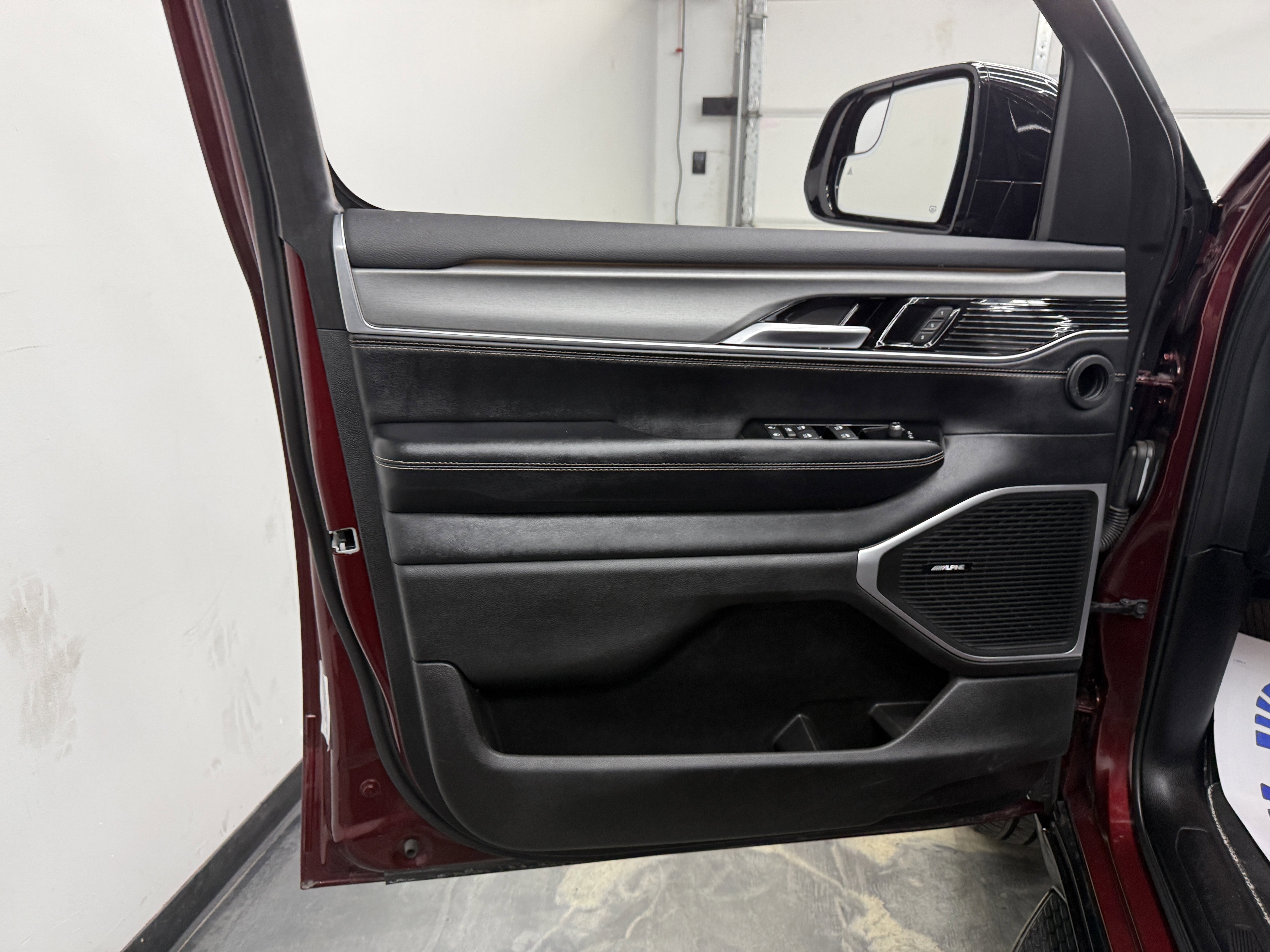 Used 2024 Jeep Wagoneer Series II AWD/4WD image 10