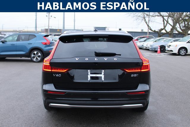 Used 2025 Volvo V60 B5 Cross Country Plus image 4