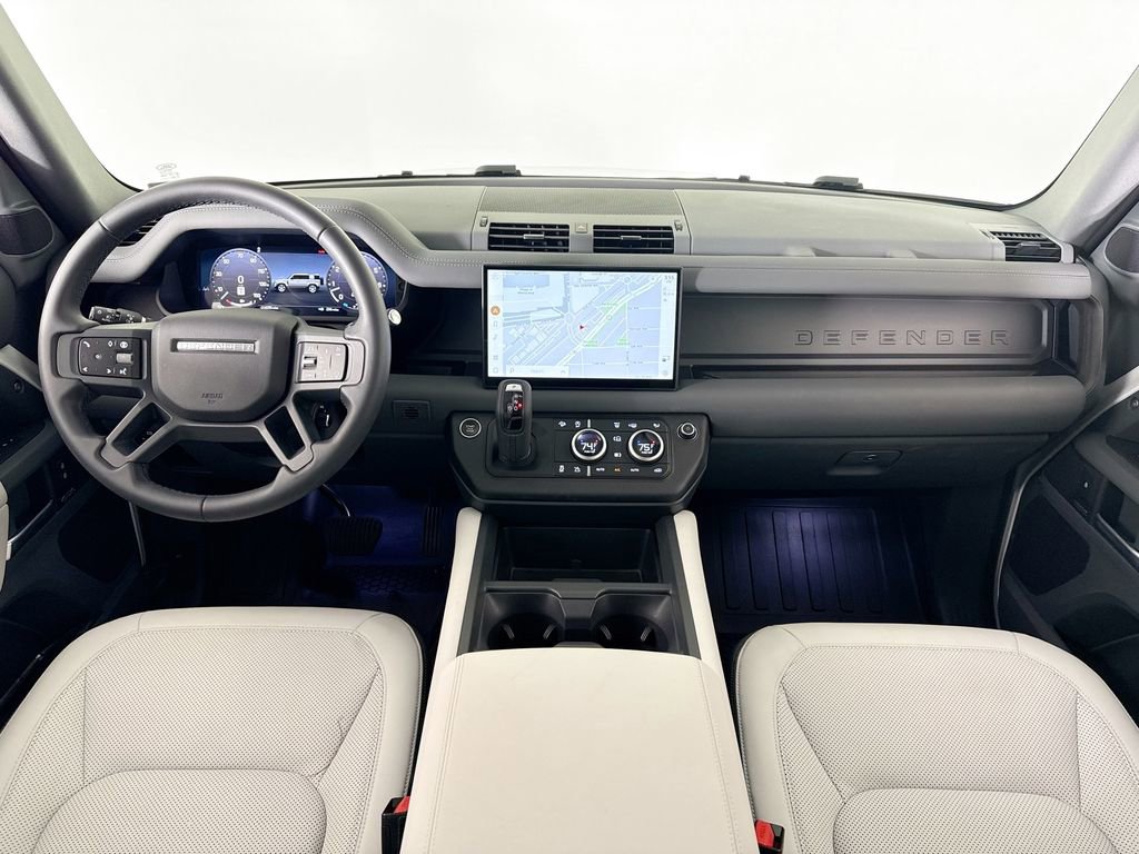 Used 2025 Land Rover Defender 110 X-Dynamic SE image 9