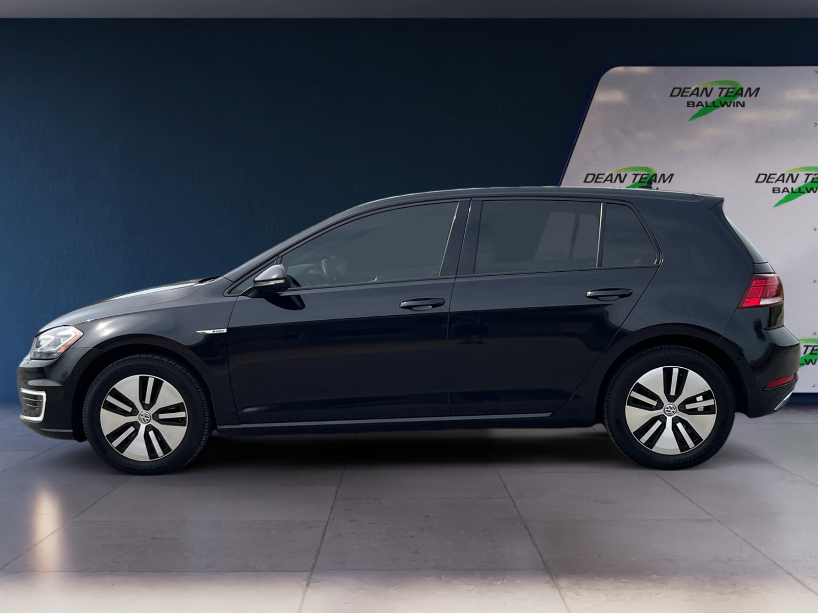 Used 2019 Volkswagen e-Golf SEL Premium image 4