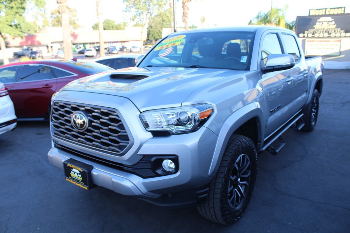 Used 2021 Toyota Tacoma TRD Sport w/ Technology Package AWD/4WD image 4
