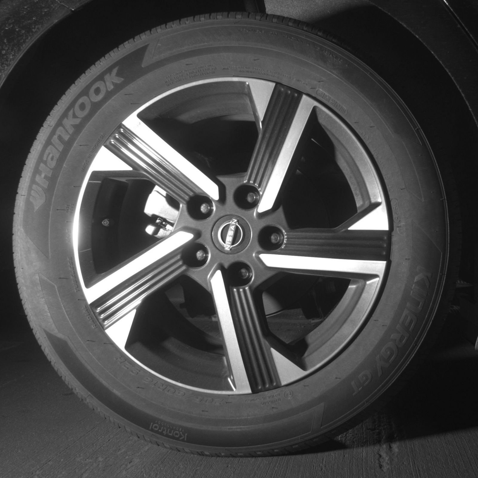 Used 2025 Nissan Sentra SV FWD image 18