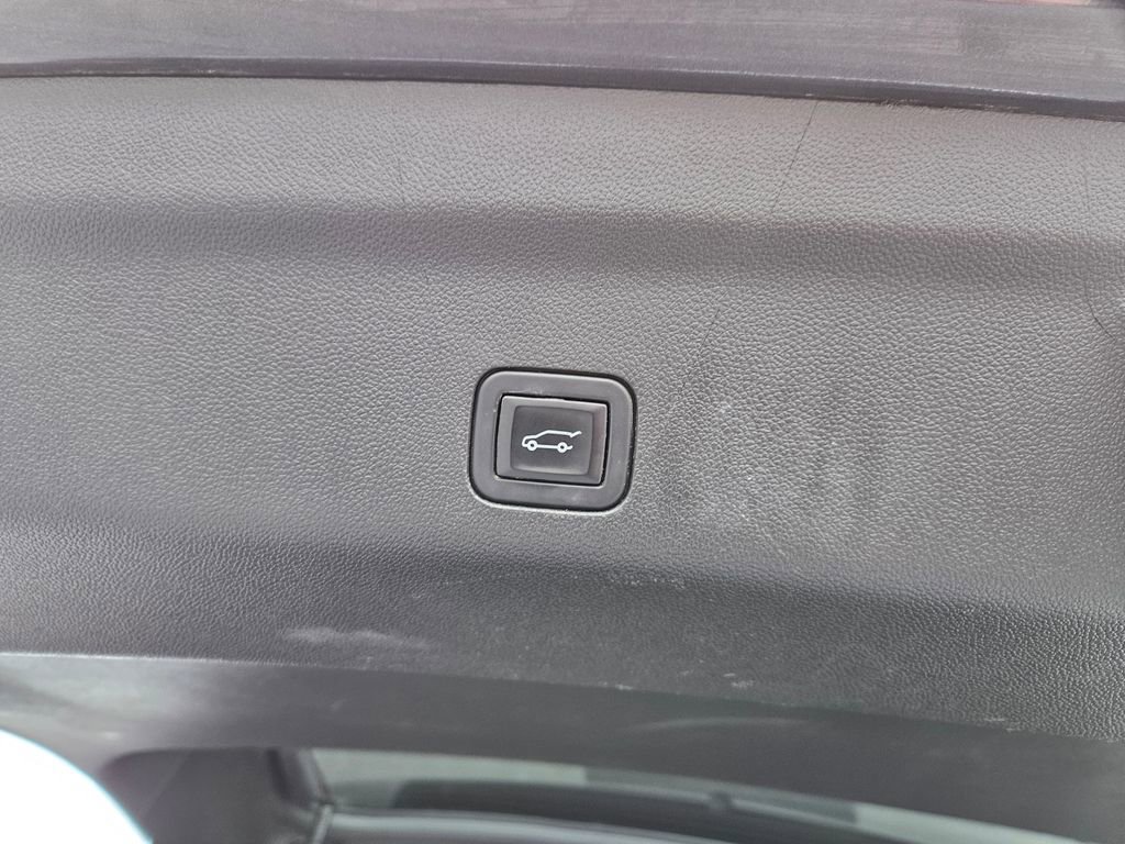 Used 2023 GMC Yukon SLT image 13