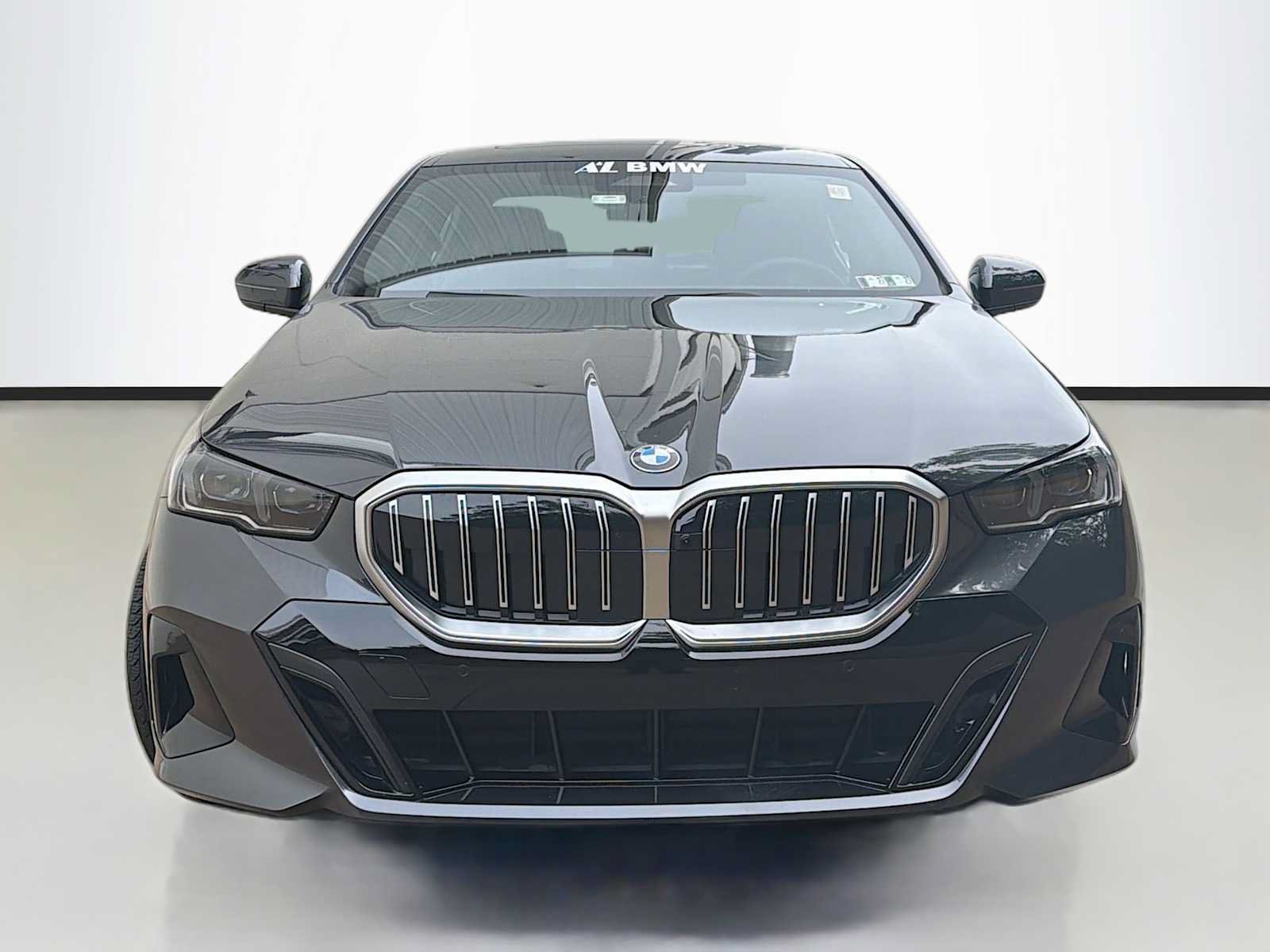 Used 2026 BMW 530i xDrive w/ M Sport Package AWD/4WD image 2
