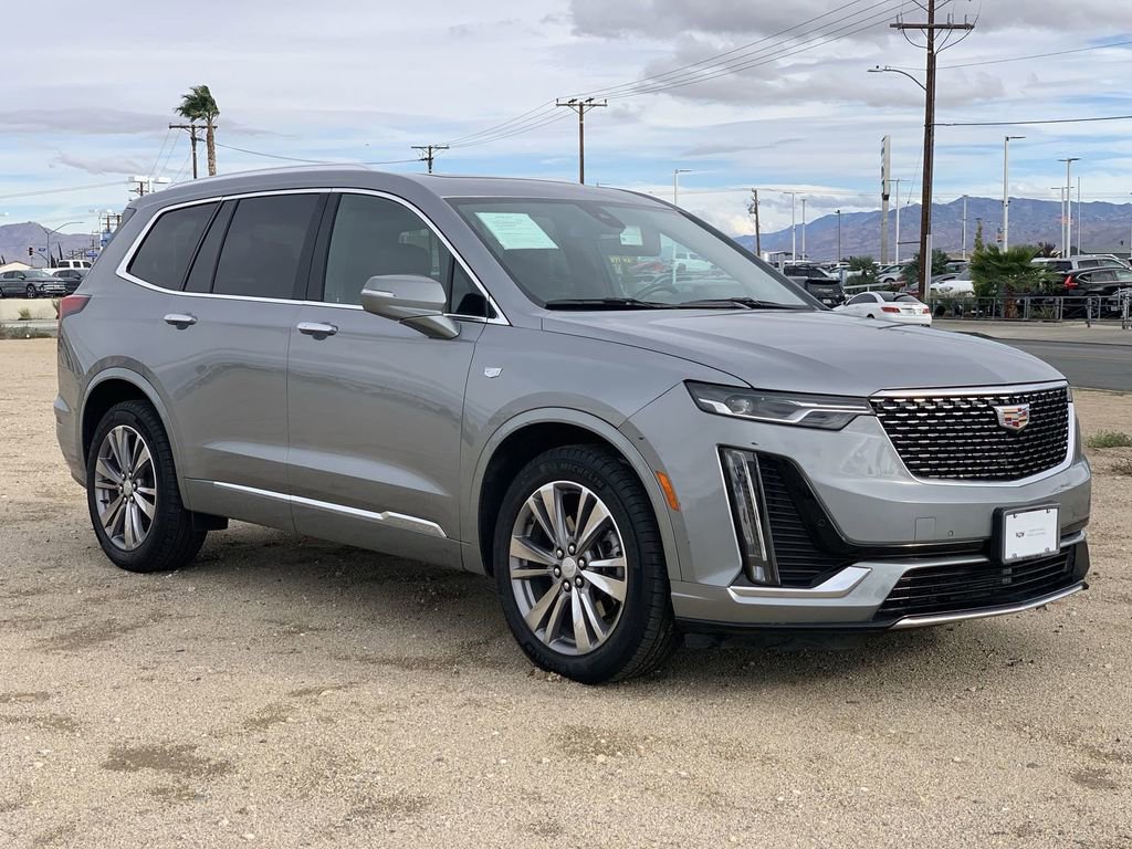 Used 2025 Cadillac XT6 Premium Luxury image 3