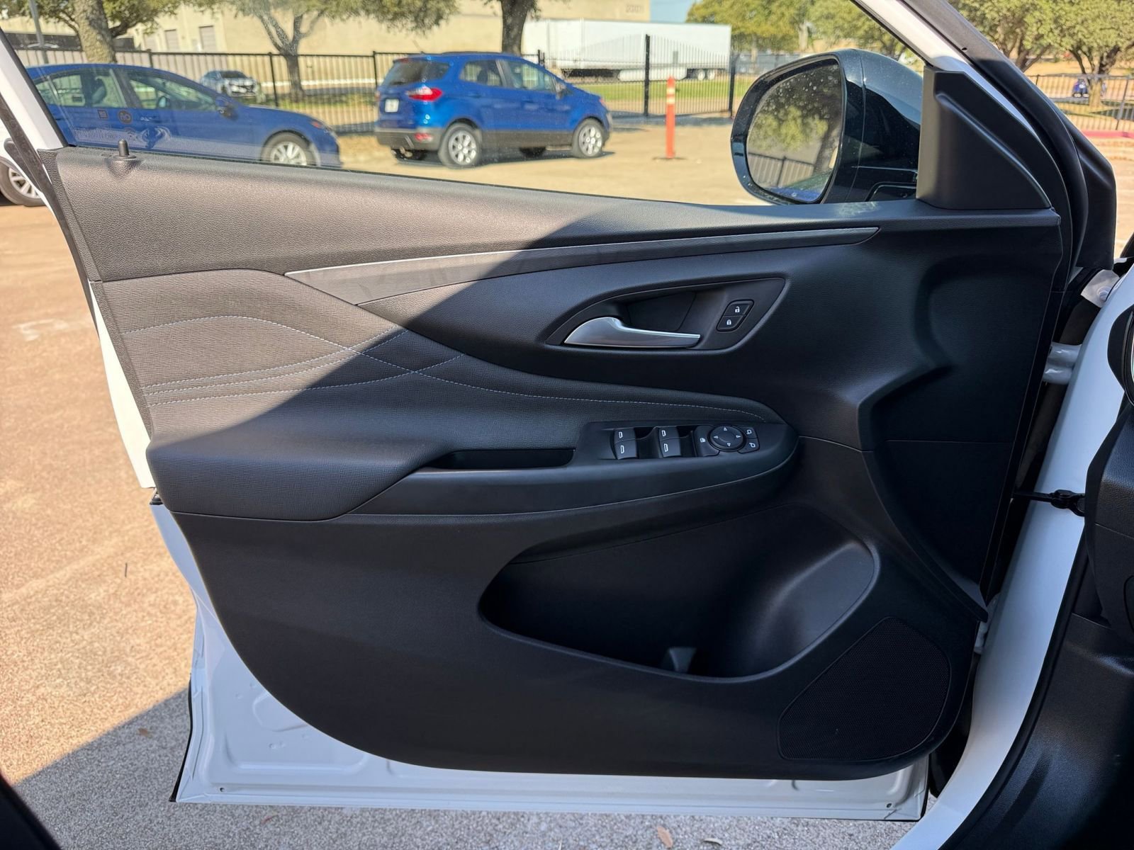 Used 2025 Buick Envista Sport Touring image 20