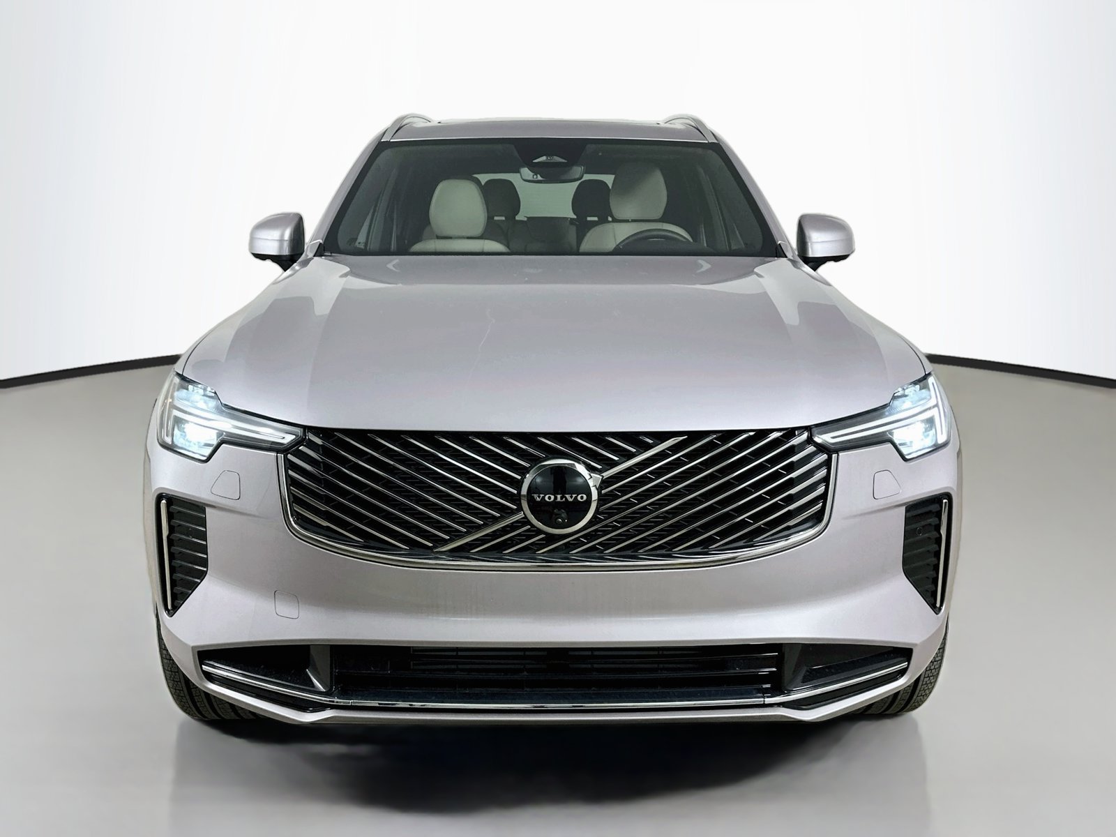 New 2026 Volvo XC90 T8 Plus w/ Protection Package AWD/4WD image 2
