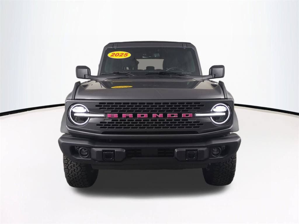 Used 2025 Ford Bronco Badlands AWD/4WD image 3