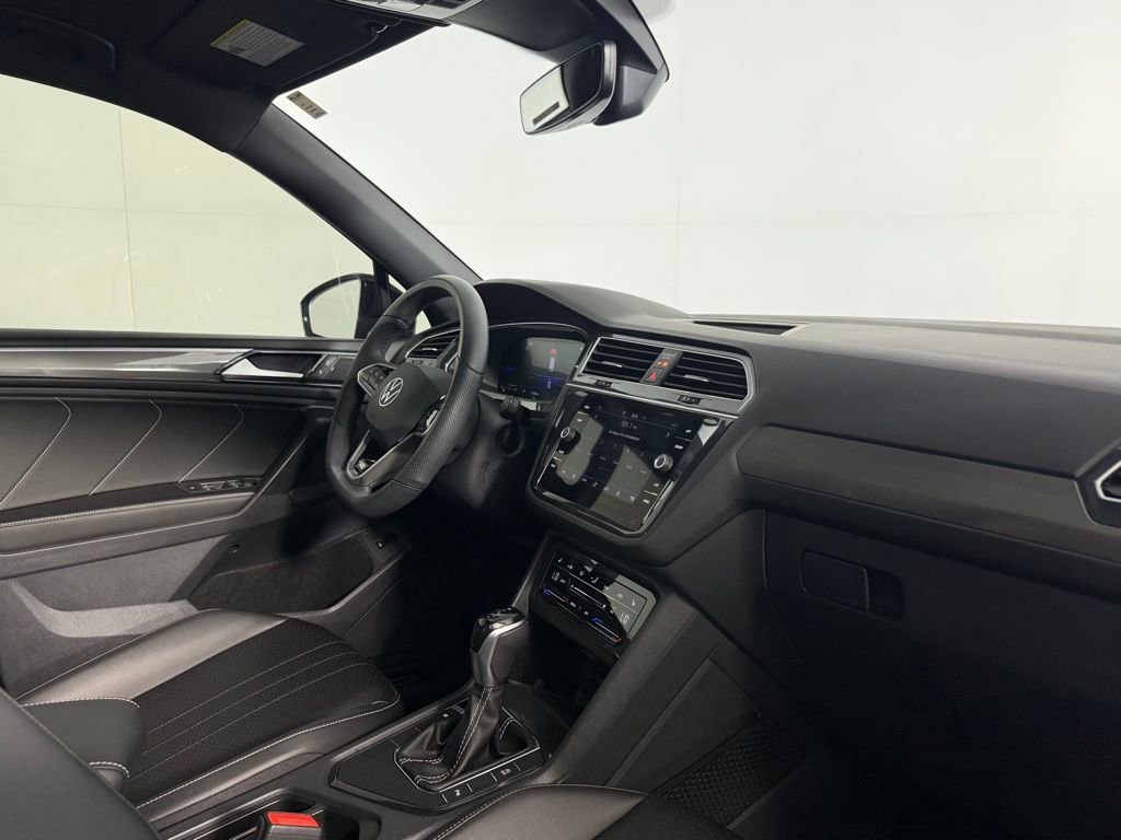 Used 2024 Volkswagen Tiguan SE R-Line FWD image 29