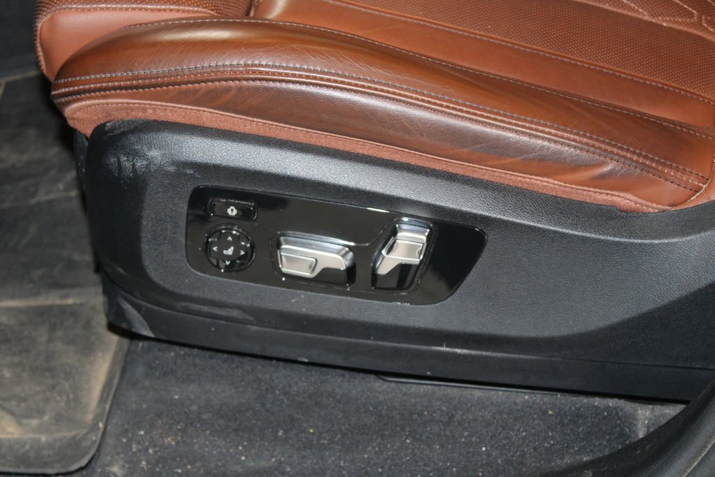 Used 2024 BMW X7 M60i w/ Executive Package image 16