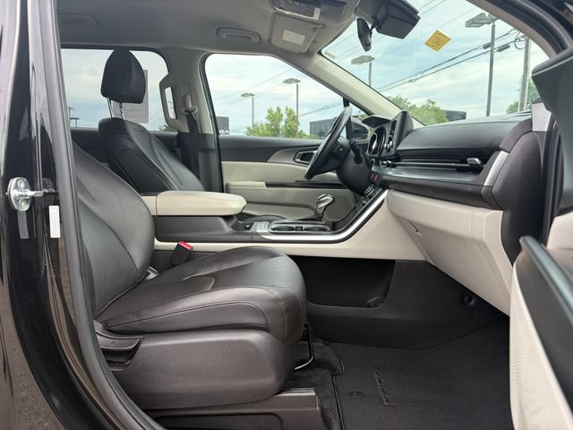 Used 2023 Kia Carnival LX FWD image 22