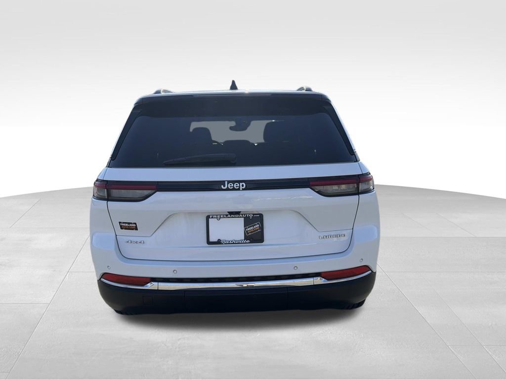 Used 2024 Jeep Grand Cherokee Laredo image 4