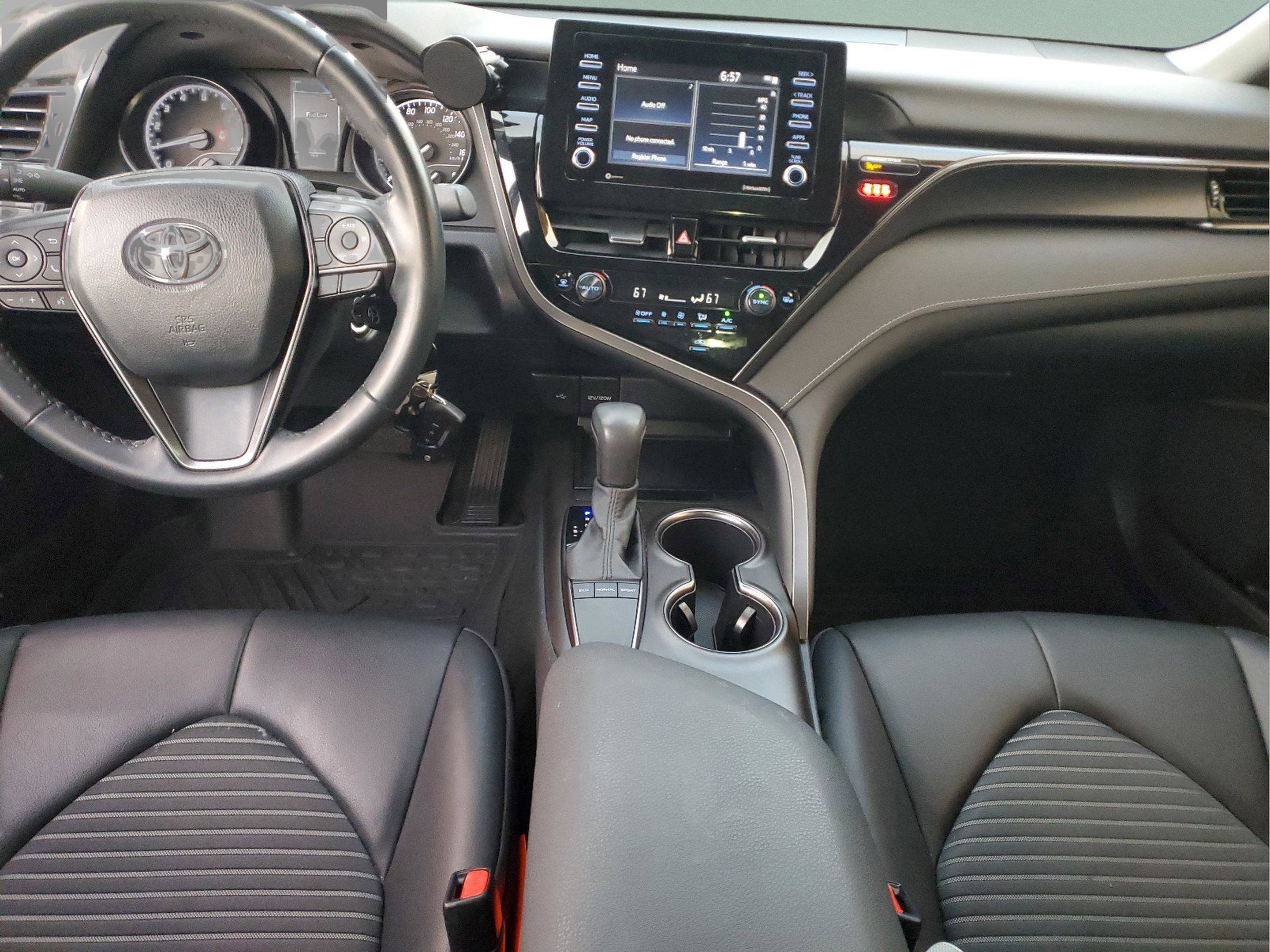 Used 2023 Toyota Camry SE image 11