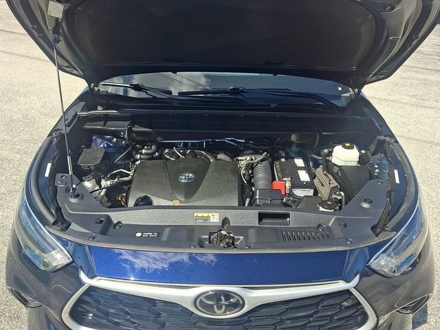 Used 2021 Toyota Highlander XLE AWD/4WD image 27