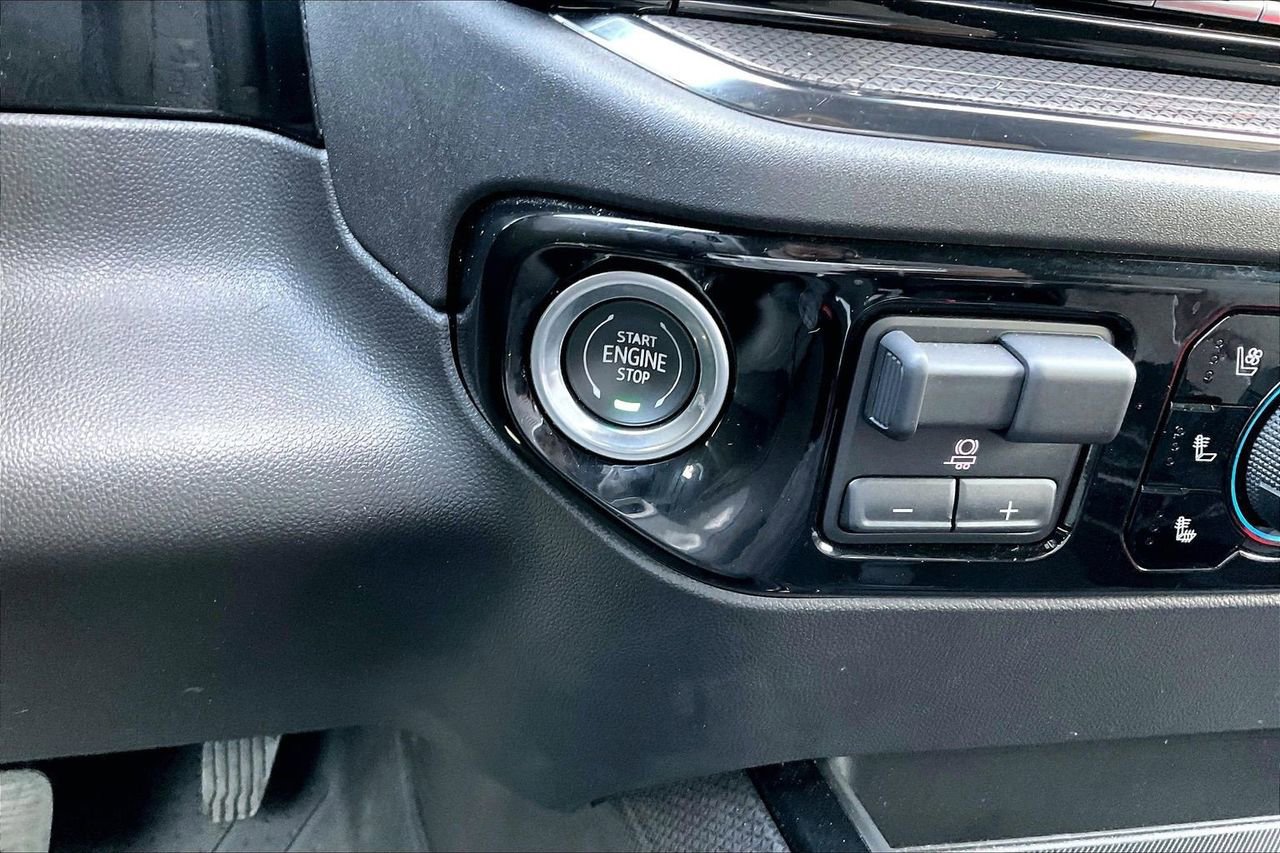 Used 2022 Chevrolet Silverado 1500 ZR2 w/ Technology Package image 29