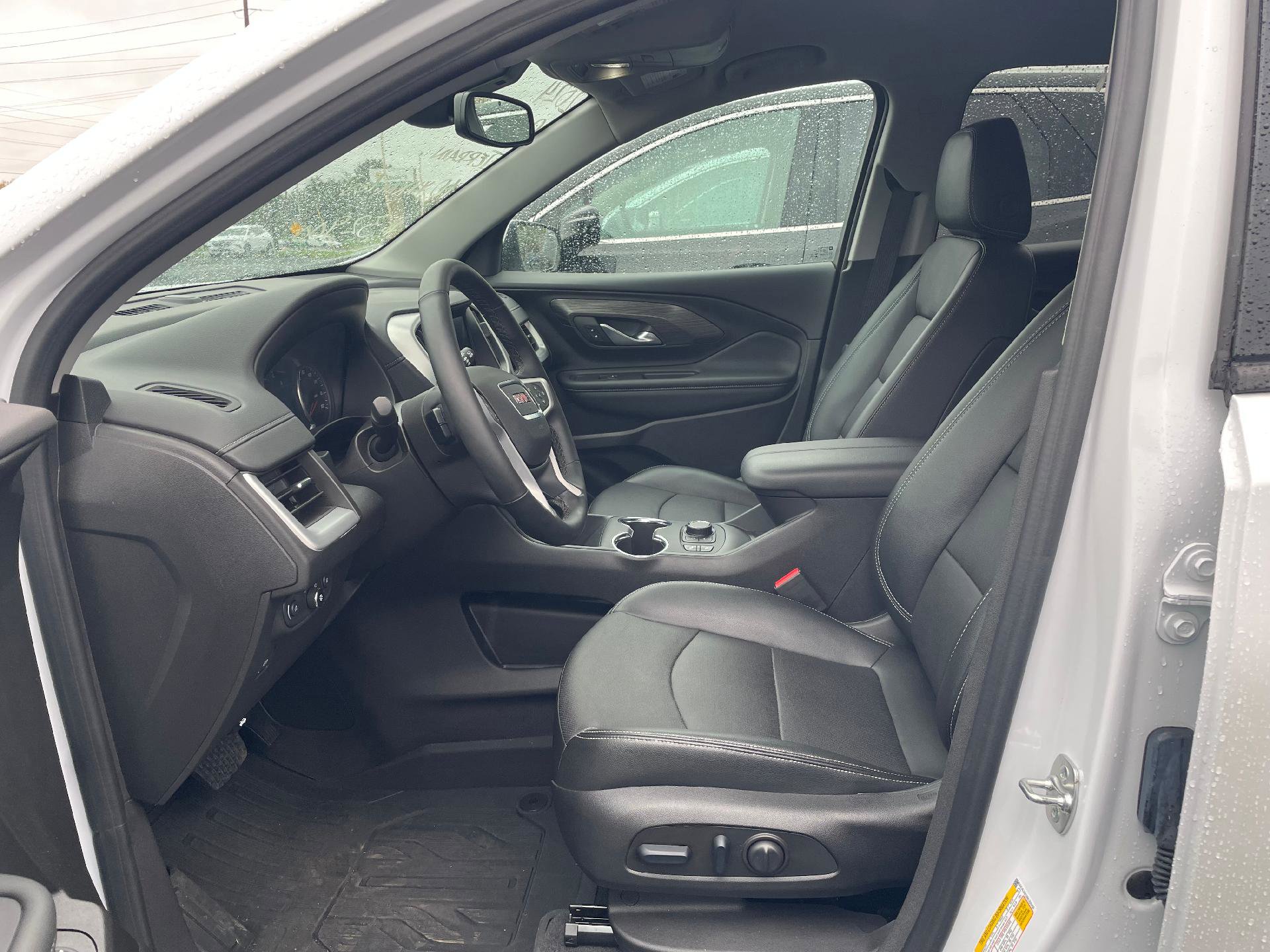 Used 2024 GMC Terrain SLT w/ Infotainment Package II image 7