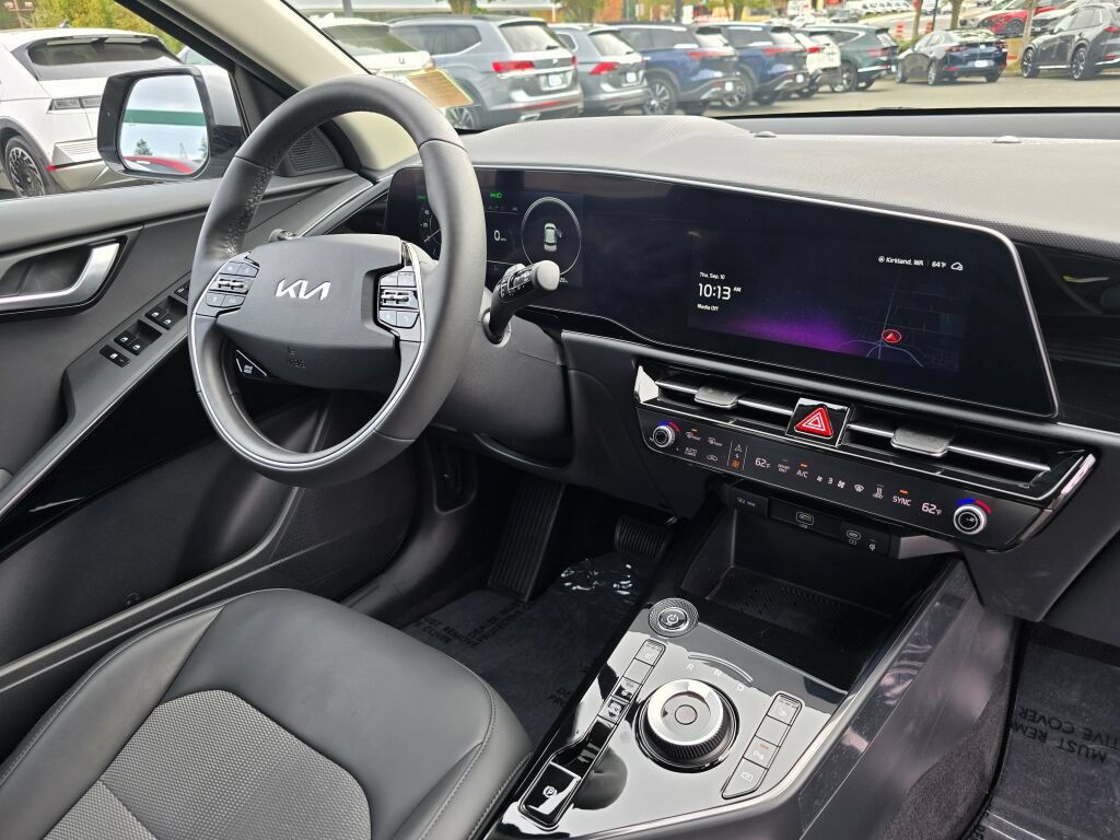 Certified 2024 Kia Niro Wind w/ Wind Preserve Package FWD image 31