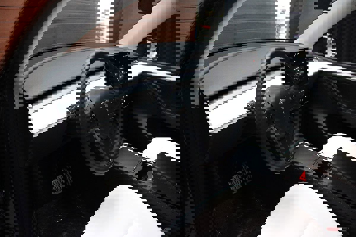 Used 2023 Tesla Model Y Long Range image 25