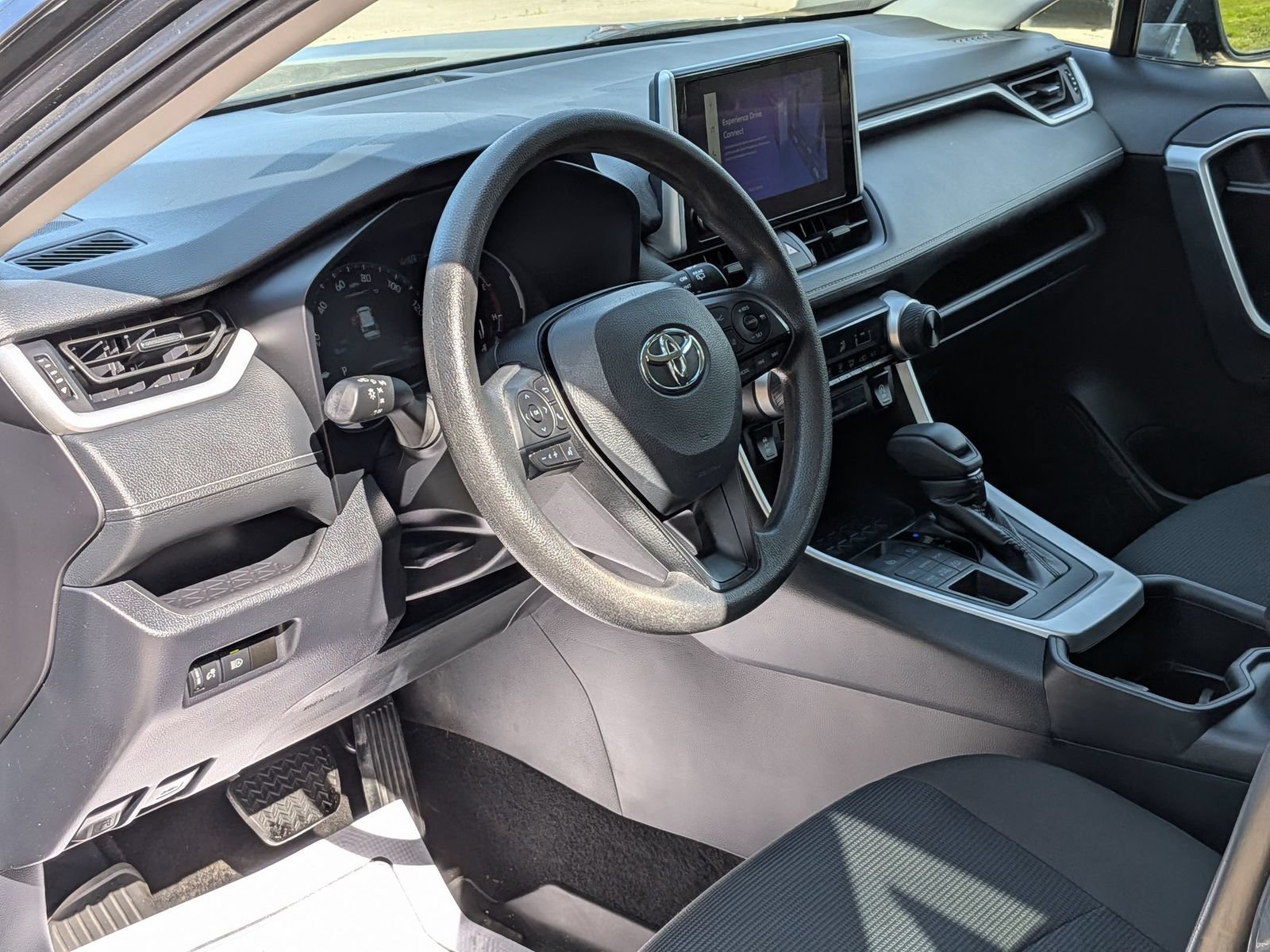 Used 2024 Toyota RAV4 LE AWD/4WD image 13