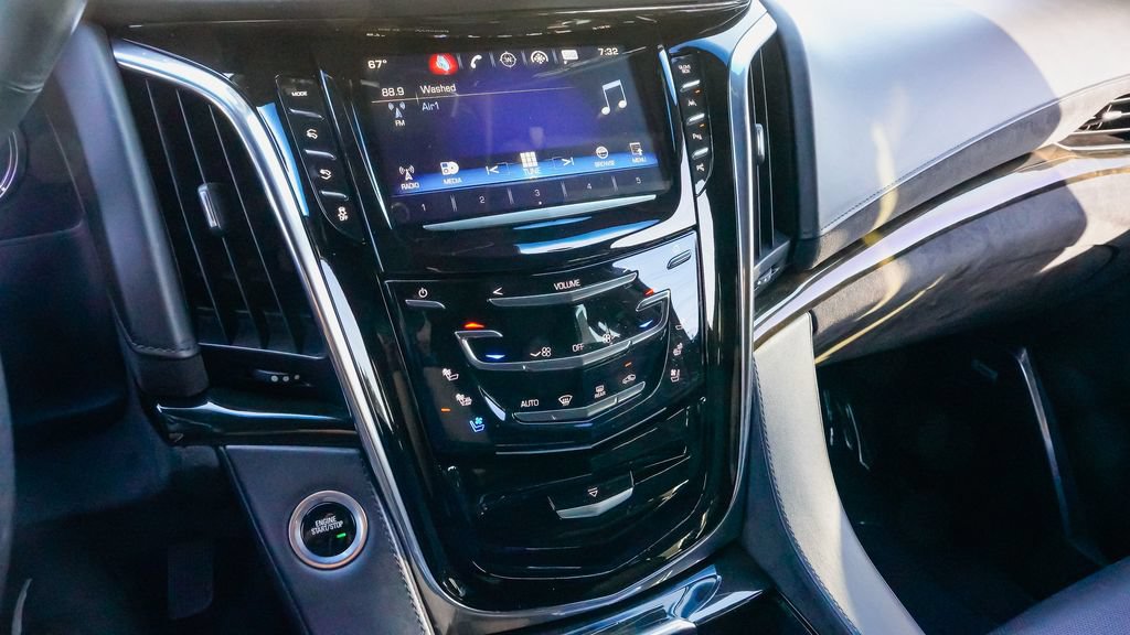 Used 2018 Cadillac Escalade ESV Platinum AWD/4WD image 23