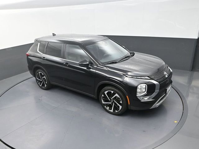 Used 2023 Mitsubishi Outlander SE image 11