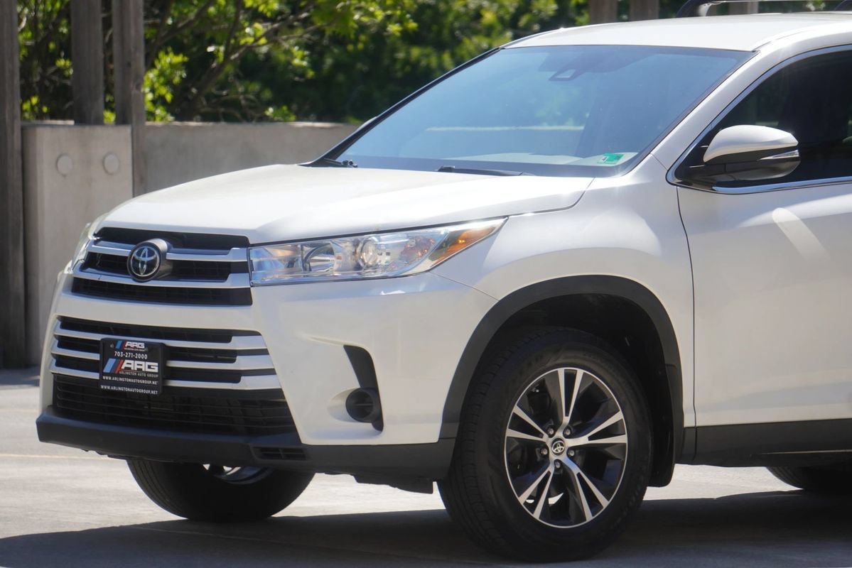 Used 2019 Toyota Highlander LE AWD/4WD image 20