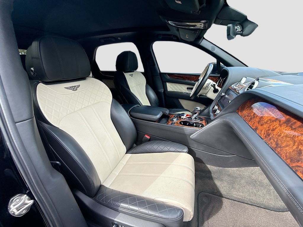 Used 2018 Bentley Bentayga AWD/4WD image 31