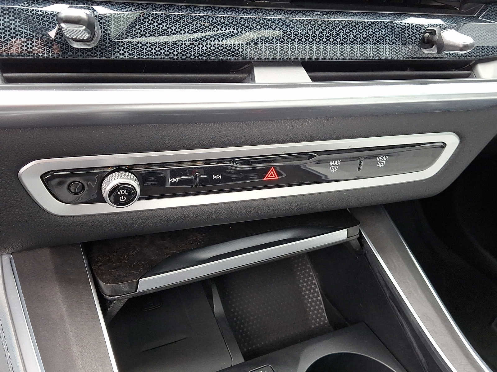 Used 2024 BMW X5 xDrive40i w/ M Sport Package image 17