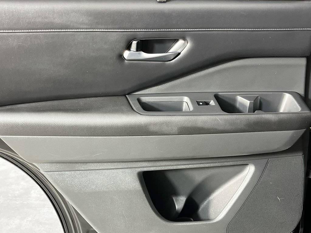 Used 2023 Nissan Pathfinder SL w/ Lighting Package (N92) FWD image 28