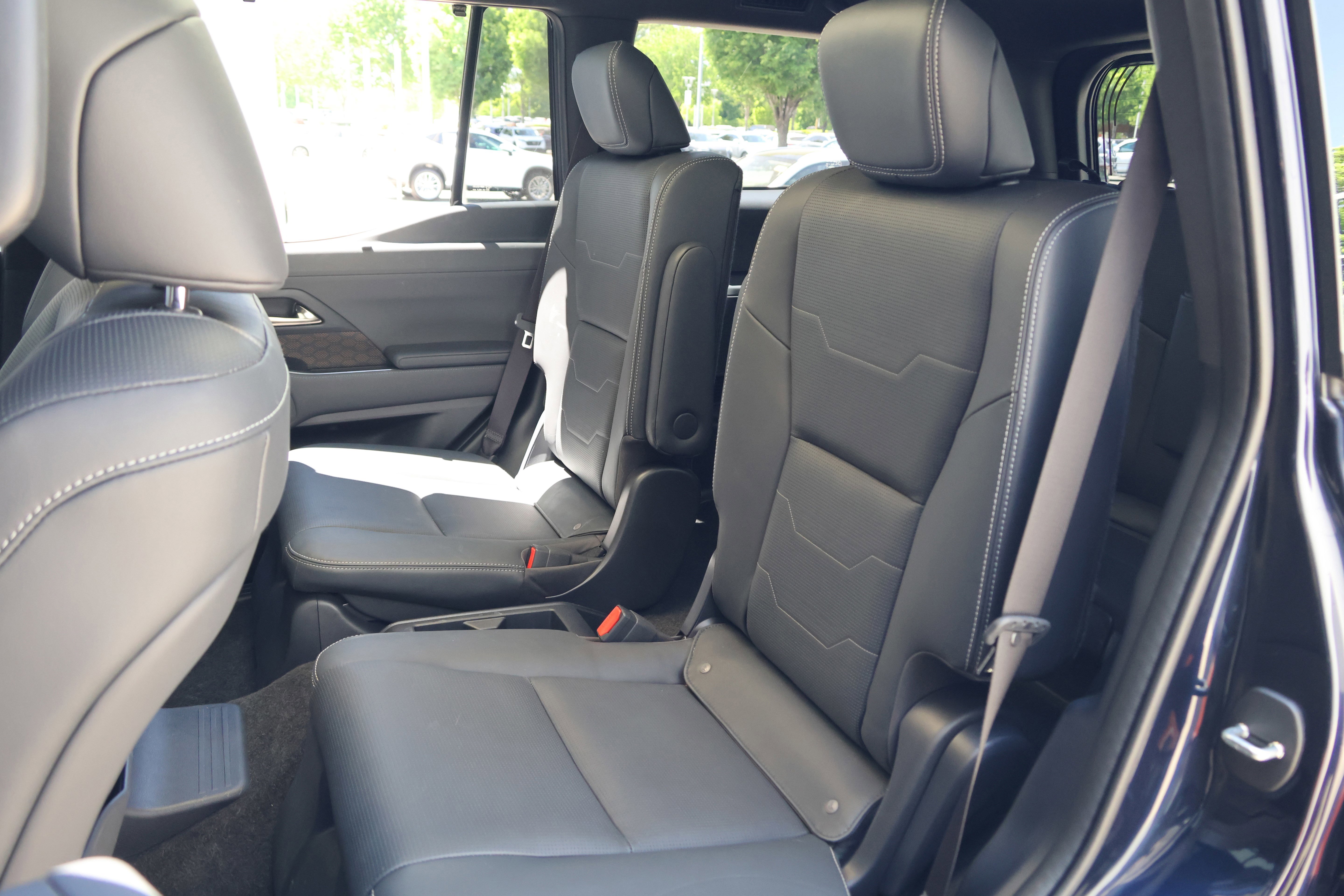 Used 2025 Lexus GX 550 w/ Accessory Package (2T) image 38