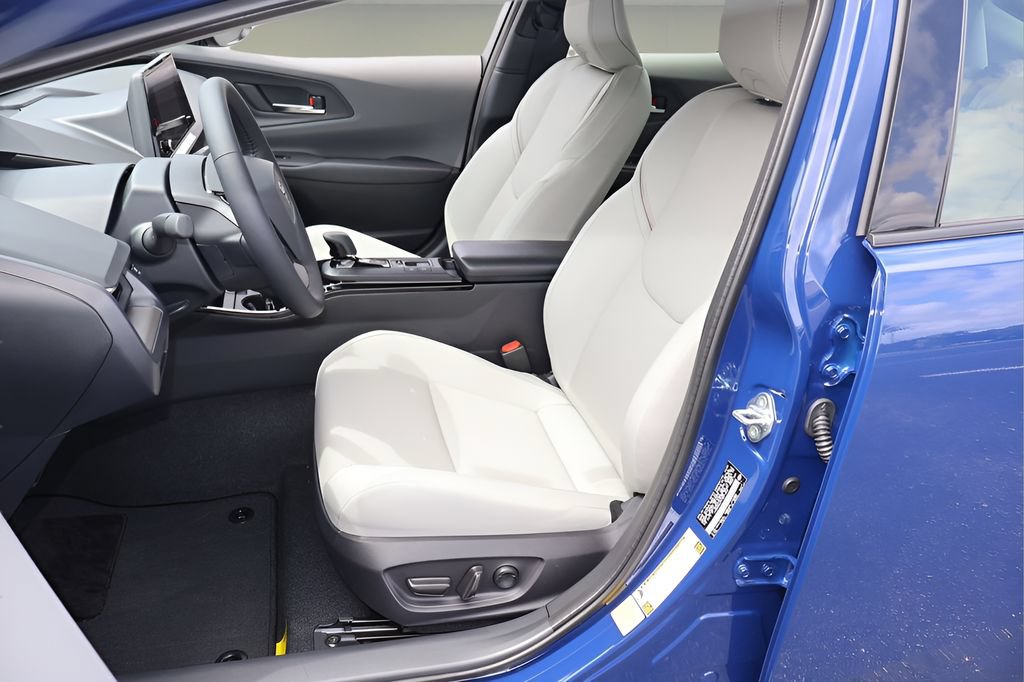 Certified 2026 Toyota Prius XLE FWD image 11