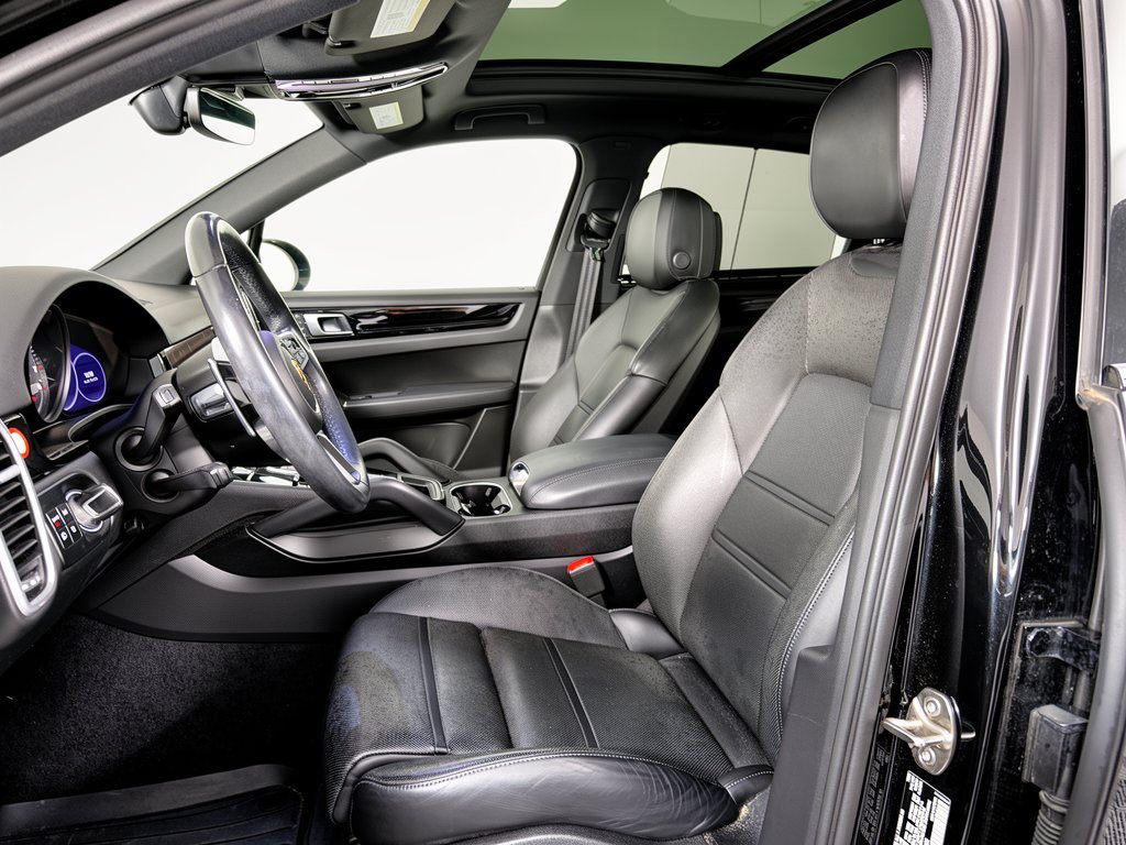Certified 2023 Porsche Cayenne AWD/4WD image 5