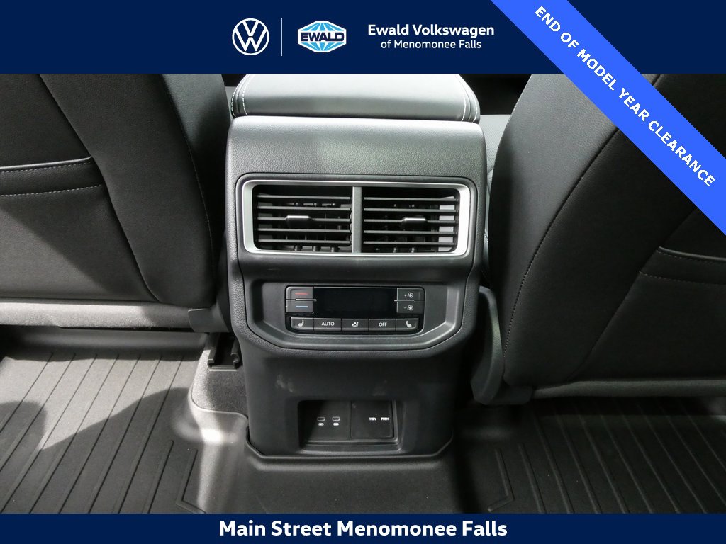 Certified 2025 Volkswagen Atlas SEL image 47
